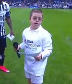 Que? Que? - Niño preguntando en partido de la Liga MX