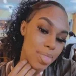 KAJA LAZAR 2015-ŠEDZIM SEBE U STOLU