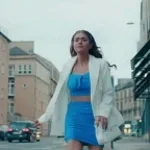 zgodna sama kraj momaka sto