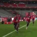 Mert Müldür Sen Kimsin! Maçtan Çıkıyorsun Flasteri Atıyorsun…