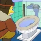 keremin ppsi tuvalet kapağıın orasına sıkıştı