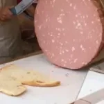 Chicos estoy comiendo mortadela