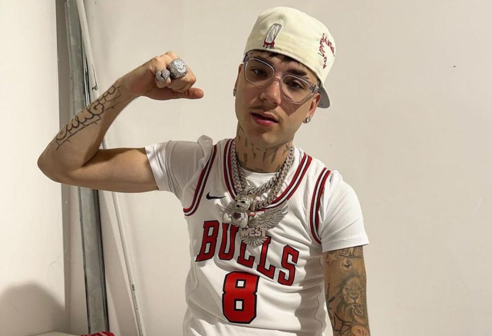 Carmine ha un bel pesce by GraphicCutoffEnvelope95862