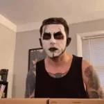 People who brag about getting their tattoos