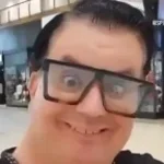 hey guys im at the mall