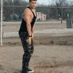 Noah gaat bijna op zijn knieen