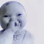 bebe rindo musica (copy)