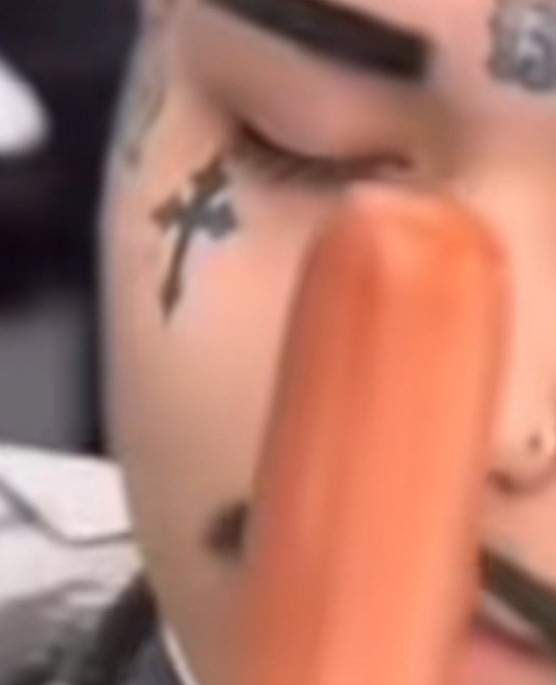 WHOS GONNA COME CLEAN THIS UP by Usher - Meme Sound Effect Button for