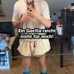 HOL HER AN ORANGUTAN!!!