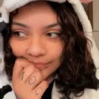 gözleri kısılıyo gözleri