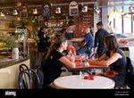 ambiance café bruitage voix