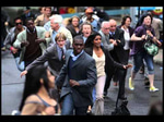 CROWD FOOTSTEPS RUNNING