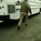 atras-da-parada-de-onibus