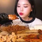 bun beef chicken cheese - Sound