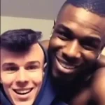 spierdala mi oko na jej dupe