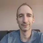 "Il doit bien s'amuser la" -Serge