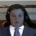 manne blir jerkad av sin mamma