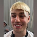 Sitze im Stuhl sowie Hawkins - Sound