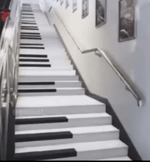 Pizza here piano
