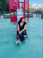 rana saltando y riendo