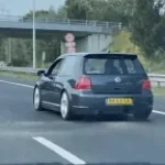 Mamalah je vais te déboiter j'ai la puissance dans l'automobile